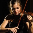 La violinista Lucía Luque, artistas cordobesa de prestigio internacional, actúa como solista junto a la Orquesta Sinfónica de Córdoba.