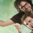 Uno es músico, el otro dibujante y regresan a Córdoba por segunda vez para presentar un show inmemorable.