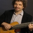 ERNESTO SNAJER con invitados de Lujo El guitarrista y compositor Snajer y su trío presenta un resumen de los mejores momentos de un ciclo de tres años interpretando la música popular argentina de una manera singular.