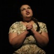 Monólogos de mujeres que se preguntan a sí mismas, a su luna. Voces y experiencias de mujeres distintas que no se agotan en estas voces.