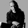 El trío logra en su nuevo disco personales interpretaciones donde las composiciones conservan su aroma original, utilizando la improvisación y las rítmicas africanas.