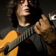 Uno de los grandes guitarristas argentinos todos los tiempos, retorna a la ciudad mediterránea con un concierto donde el Folklore, el Tango y el Jazz, van de la mano.