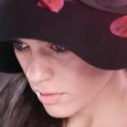 La cantante y compositora Nayla inaugura su carrera discográfica con un álbum de composiciones propias.