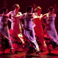 La fuerza y la energía del flamenco nos invitan a transitarlo en todos sus matices.