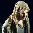Una apuesta por la poesía lorquiana inmersa en las raíces flamencas donde la tragedia andaluza se convierte en teatro.