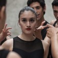 Mostrando la realidad de una primera bailarina y cómo reacciona su entorno, el cuerpo de baile, ante su posición.