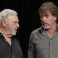 Dos amigos que se conocen hace muchos años y reflexionan acerca del paso del tiempo, la muerte y la amistad.