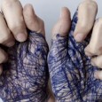 DOLORES CÁCERES El cielo, la naturaleza, la literatura y el movimiento construyen un mapa de lenguajes que constelan usando un solo elemento: la luz.
