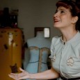 Relatos de una vida en la que irrumpen los iconos femeninos de la época, Eva Perón y Libertad Lamarque. 