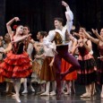 Todos los maestros y alumnos suben al tapete para presentar "En un lugar de La Mancha…"