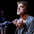 Comedia sobre todo aquello que alguna vez vimos, ya fuimos y seguramente repetiremos.
