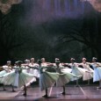 Noche de ballet integrado por un programa mixto que incluye obras del repertorio clásico mundial.