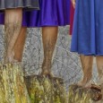 Seis cuerpos hablan del postulado social que se confiere a las mujeres, a lo femenino, con respecto al duelo y al cariño.