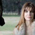 Pocos instrumentos, muchos acústicos, y con letras que hablan de espiritualidad, de ecología y de amor.