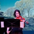 La joven violinista neoyorkina cultora de la música contemporánea visita Córdoba.