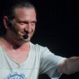 DARÍO SZTAJNSZRAJBER El filósofo y músico argentino reflexiona sobre temas como el poder y Dios.