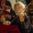 El prestigioso violinista denuncia la pésima gestión que vienen desarrollando la Agencia Córdoba Cultura.