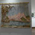 Pinturas y tapices nos llevan a recorrer el camino del agua, ese elemento tan necesario para cualquier forma de vida.