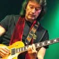 El eximio guitarrista interpreta los clásicos imperecederos de Genesis, GTR, y su más reciente trabajo discográfico.