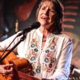 Una de las voces fundamentales de América latina, celebra sus 45 años con la música.