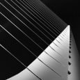 Obras de arquitectura e ingeniería, descontextualizadas en el tiempo y en donde interactúan iluminaciones y sombras.