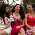 Homenaje a mujeres poetas, autoras y compositoras de la música de raíz folclórica argentina y latinoamericana.