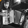 En formato intimista, piano y la guitarra como sostén del canto a dos voces.
