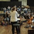 Bajo dirección de Laura Cmet y la participación del Seminario de Canto, el programa anuncia géneros y estilos bien distintos.
