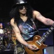 Crónica: SLASH "Celebro que entre tanta cosa latina haya en Córdoba shows de rock, pero lo cortés no quita lo valiente. Un show correcto y punto", por Marcelo Gómez.