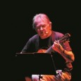 LUIS PESCETTI El reconocido autor de libros para chicos, ofrecerá nuevas canciones, humor y juegos para toda la familia.