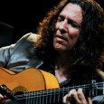 TOMATITO El gran maestro de la guitarra flamenca presenta "Luz de Guía", a 20 años de la partida de Camarón de la Isla.