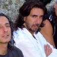 Una particular fusión musical que propone una mixtura de raíz rioplatense, latinoamericana y española.