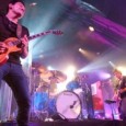 Crónica: DIVIDIDOS "Shows largos, mucho power, sonido fuerte, repaso por los clásicos de la banda y pocas palabras", por Nicolás Morelli.