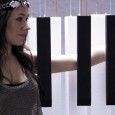 LISE AU PIANO Una perfecta combinación de glamour francés y dulzura en la voz para contar historias de otros tiempos.