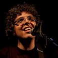 PEDRO GUERRA Un recital para seguir celebrando sus tres décadas con la música.