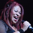 DÉBORAH DIXON La reconocida cantante -ex Blacanblus- presenta su nuevo trabajo grabado en vivo con un formato tan despojado como efectivo.