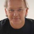 LUIS PESCETTI Poesía, musicalidad, chistes tontos o ingeniosos pero siempre contados con gracia, filosofía, ternura, terror, etc.