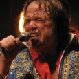 ELVIS VIVE La voz de John McInerny regresa a Córdoba son su banda tributo al Rey del Rock and Roll.