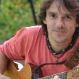 Una propuesta que abarca ritmos de zambas, carnavalitos, chacareras, folclore urbano con fusión de pop, rock y bases electrónicas.