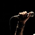 El cantante cordobés Juan Iñaki se presentará a total beneficio del Proyecto por Amor al Arte junto a los artistas invitados.