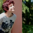 Un recital poético musical en el participan poetas, músicos, y artistas performáticos.
