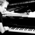 GERARDO DI GIUSTO El pianista cordobés radicado en Francia junto a la Banda Sinfónica de la Provincia inauguran el Festival de Jazz.