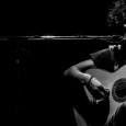 ADRIÁN BERRA El joven cantante y compositor se presenta por primera vez con su banda completa para recorrer toda su música.