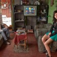 Con las exposiciones “Vivir en la tierra” y “Río IV”, el fotógrafo  retrata la vida en asentamientos precarios y la vida cotidiana de la Ciudad del sur cordobés.