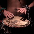 JUAN IÑAKI Apelando a la música, danza y teatro, el músico busca indagar en la identidad pluricultural de los cordobeses.