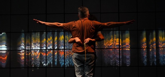 Biodrama performático sobre el cuerpo y las masculinidades. Dirigida por Lorena Vega y protagonizada Cristian Alarcón.